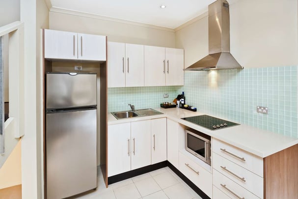 2 Bedroom Apartment - Full Kitchen