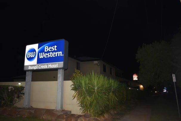 Best Western Bungil Creek sign
