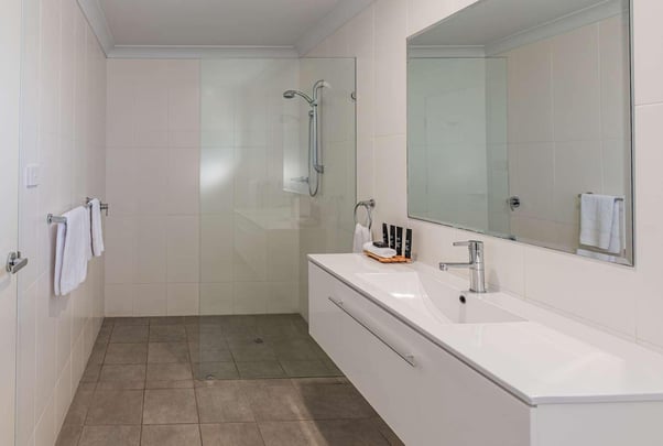 Deluxe Family Bathroom