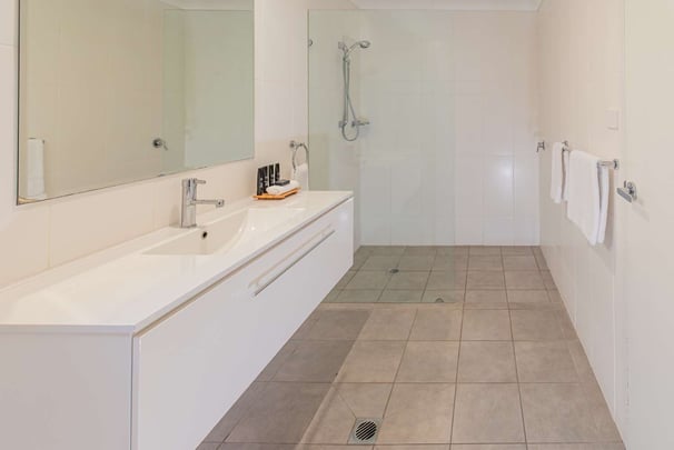 Executive King Bathroom