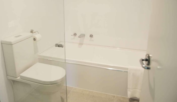 CORNER SUITE | BATHROOM LEVEL 1