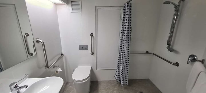 WHEELCHAIR ACCESSIBLE Suite