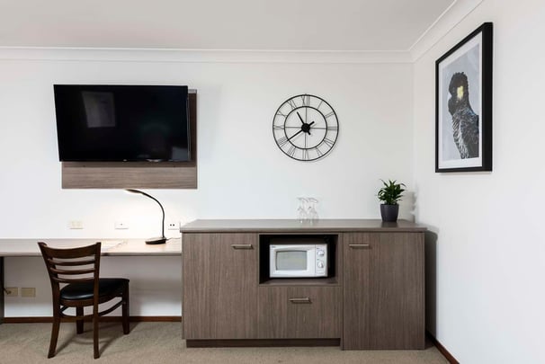 King Spa Suite - Desk