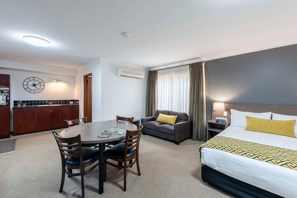 Family Room - Dining space