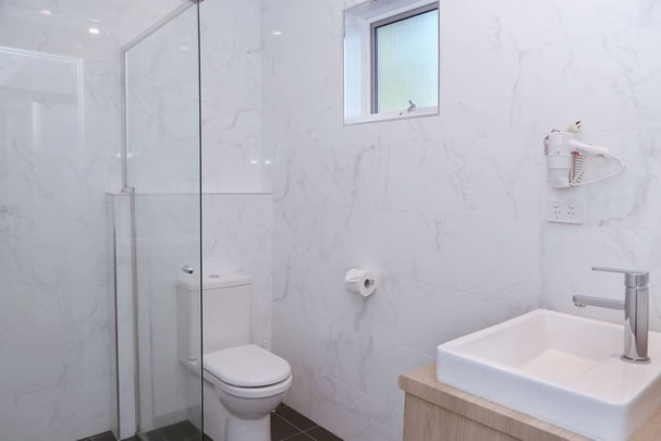 Park View Twin Bathroom