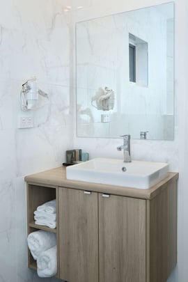Superior King Room Bathroom