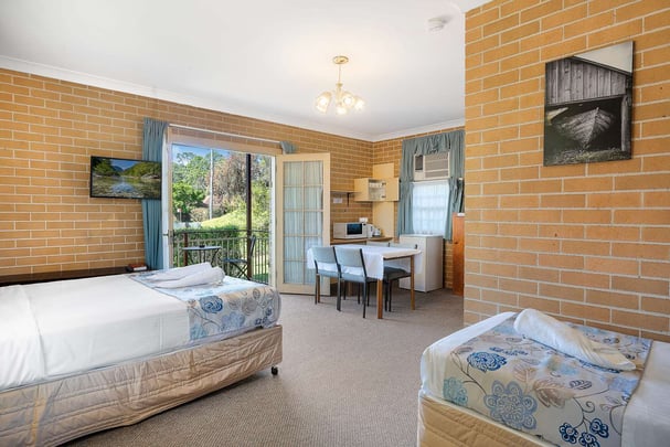 Accessible 3 queen 1 single room