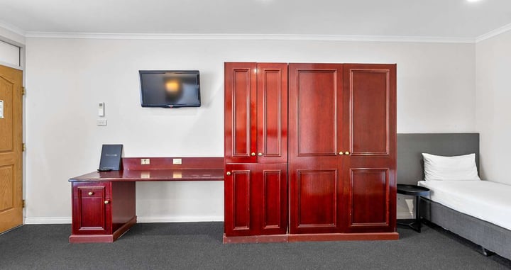 Superior 1 queen 2 single work desk