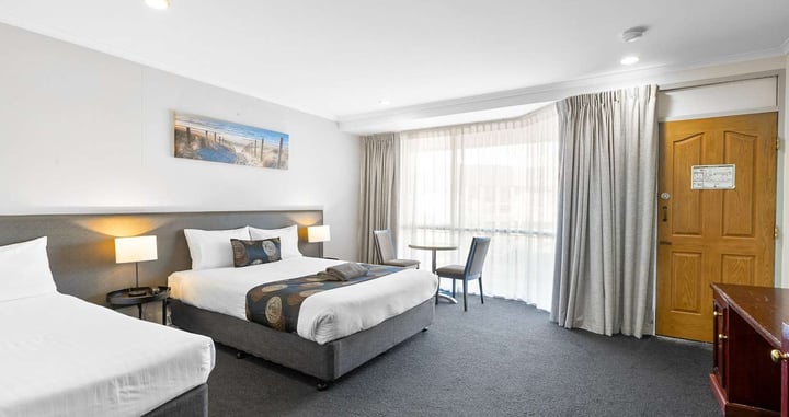 Superior 1 queen 2 single