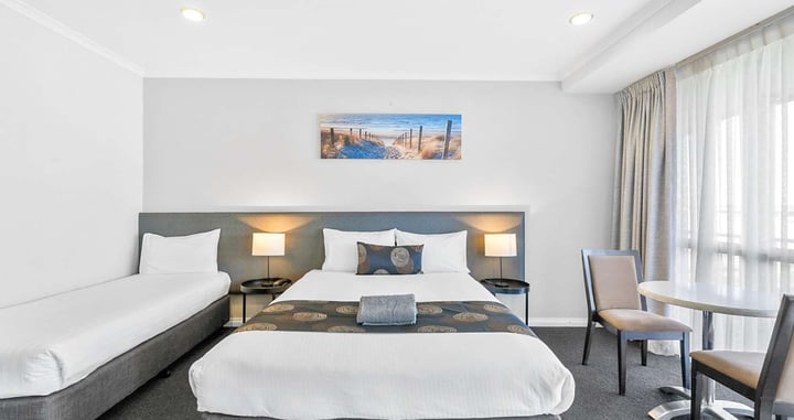 Superior 1 queen 2 single