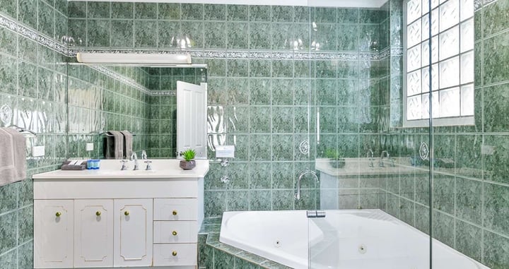 Ocean view suite bathroom