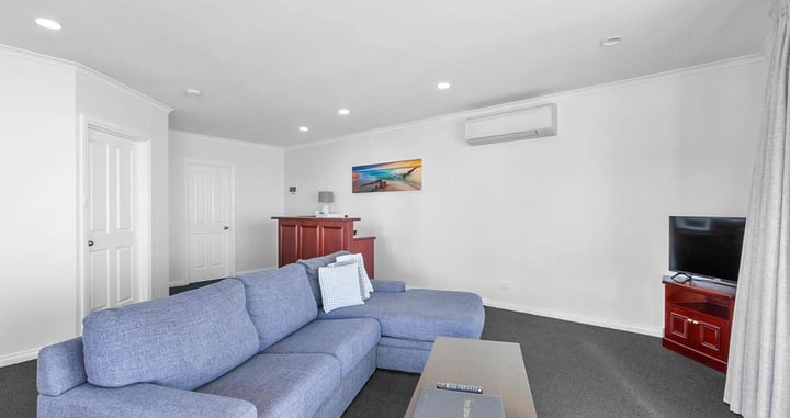 Ocean view suite lounge