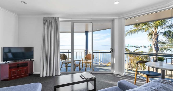 Ocean view suite lounge