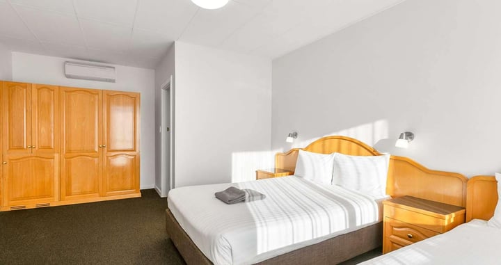 Standard queen and single