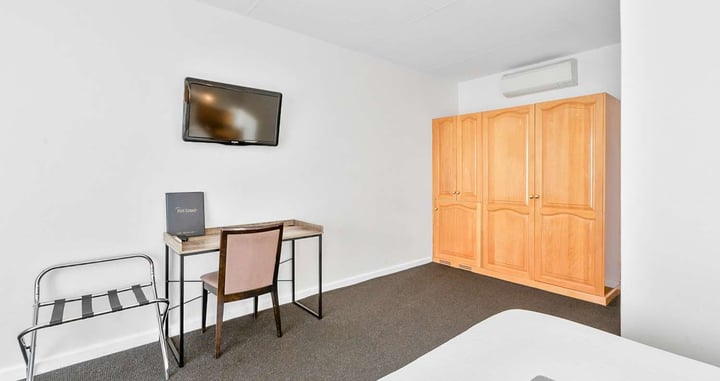 Standard queen and single