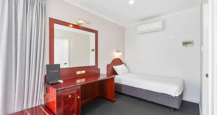 Ocean view 1 queen 1 single