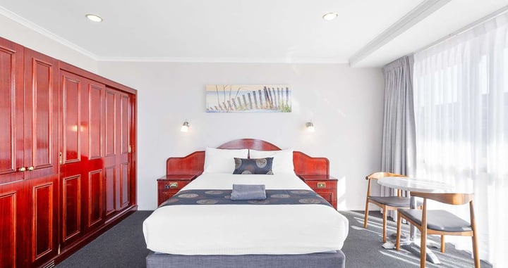 Ocean view 1 queen 1 single