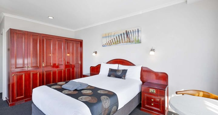 Ocean view 1 queen 1 single