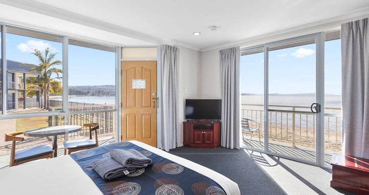 Ocean view 1 queen 1 single