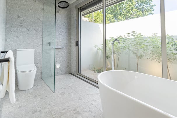 Gardenview Suite Bathroom