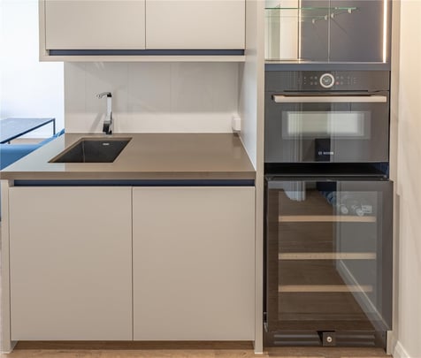 One Bedroom Suite - 1 King Bed - Kitchen