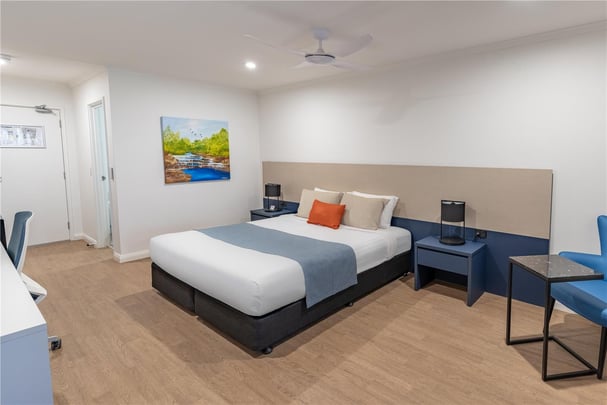 Deluxe Room - 1 King Bed