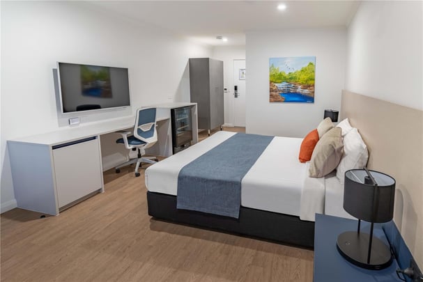 Deluxe Room - 1 King Bed