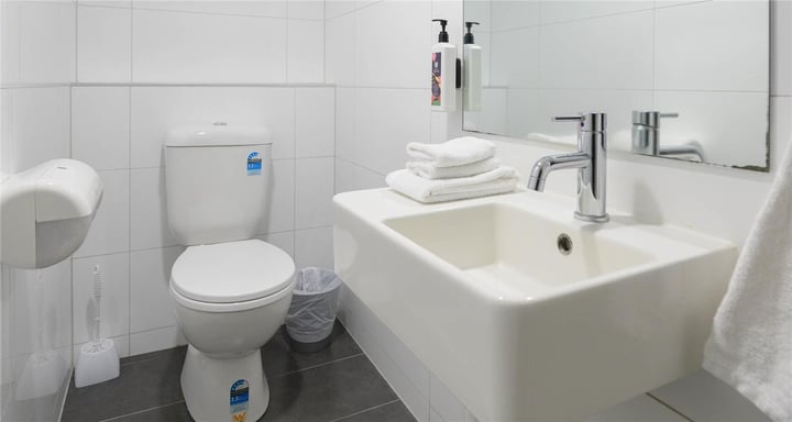 Premium 2 Queens bathroom