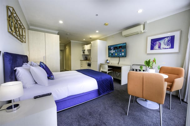 Suite -  1 Queen Bed