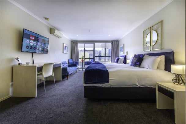 Suite – 1 King 1 Single