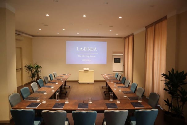 Meeting Venue Ladidà - U shape back