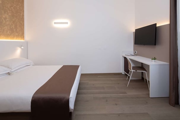 Business Double Queen Bed Guest Room