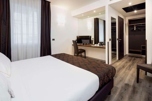 Accessible Superior King Bed Guest Room