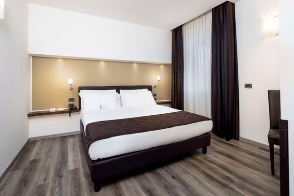 Accessible Superior King Bed Guest Room