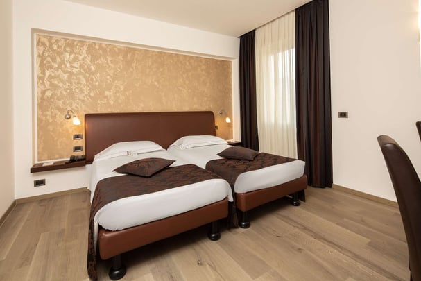 Comfort Two Single Bed Guest Room