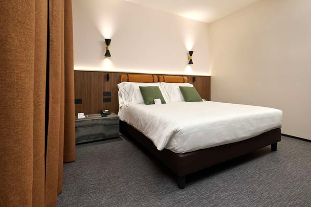 Executive Queen Bed Guest Room