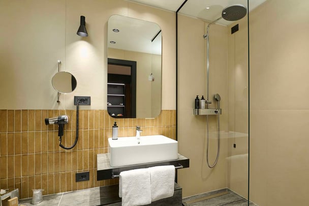 Guest Bathroom Executive Queen Room