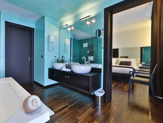 Suite Guest Bathroom