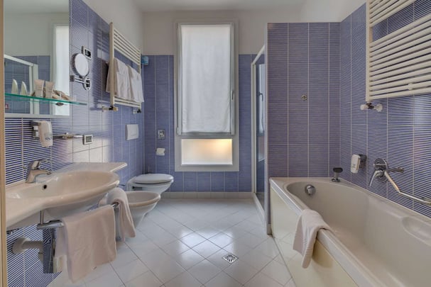 Triple room - bathroom