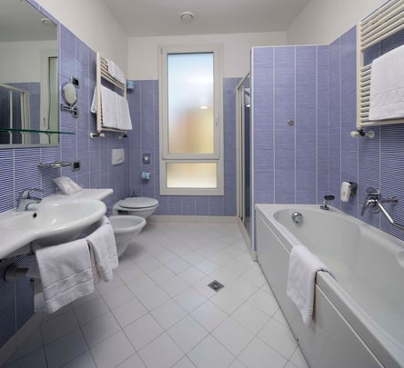 Family room - bathroom