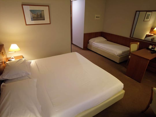 King/Twin Bed Guest Room