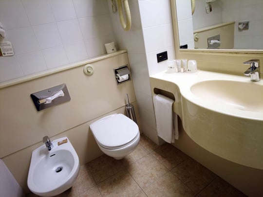 Standard Guest Bathroom