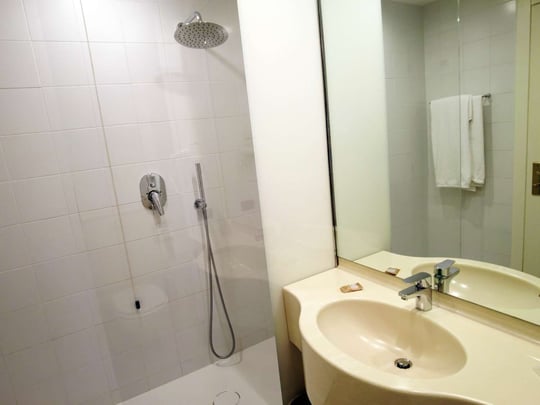 Standard Guest Bathroom