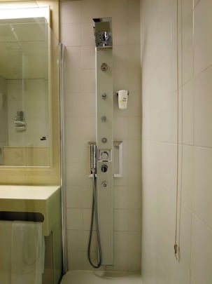 Suite Guest Bathroom