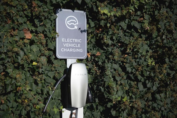 Electric car charging (reservation required)
