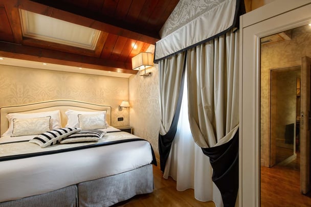 Venetian Style Premier Room
