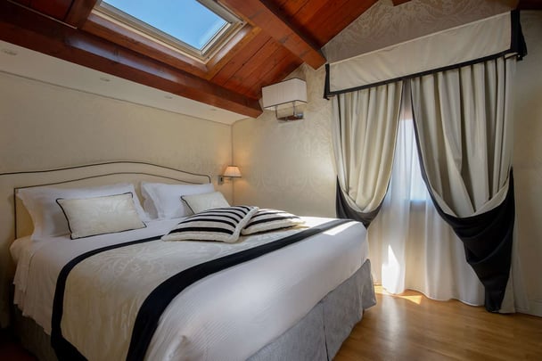 Venetian Style Premier Room