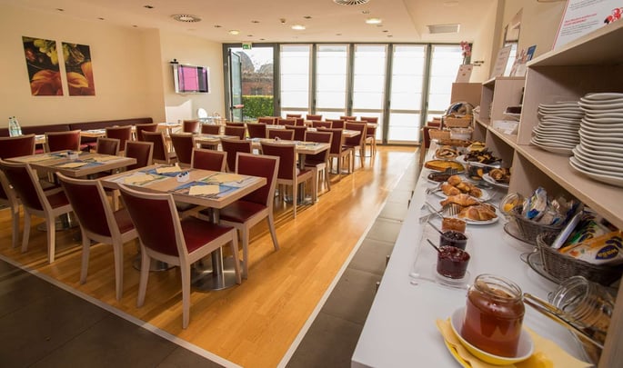 Restaurant / Breakfast Area