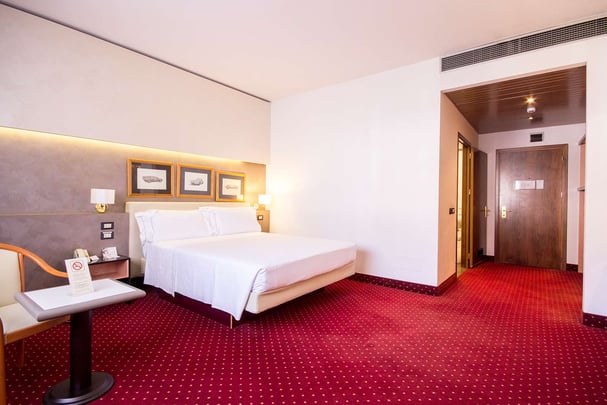 Queen Comfort Classic Room