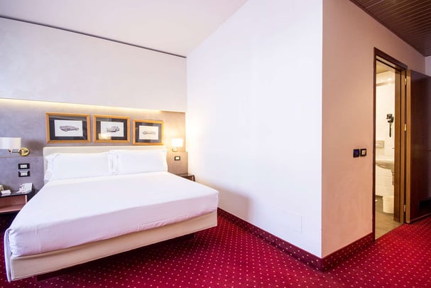 Queen Comfort Classic Room